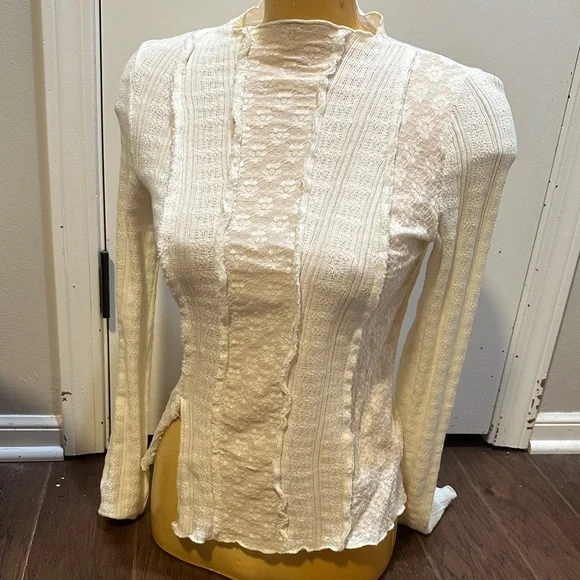 Free People Mockneck cream top… size Medium - Picture 2 of 7